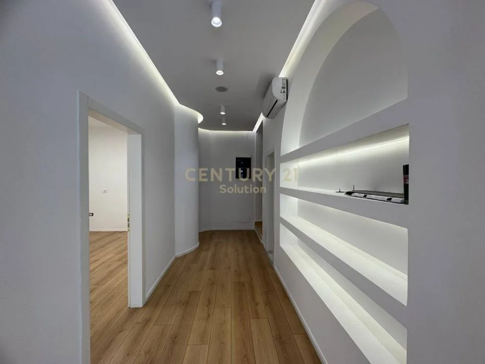 Tirane, jepet me qera Vile Kati 2, 200 m² 2.000 € (liman kaba)