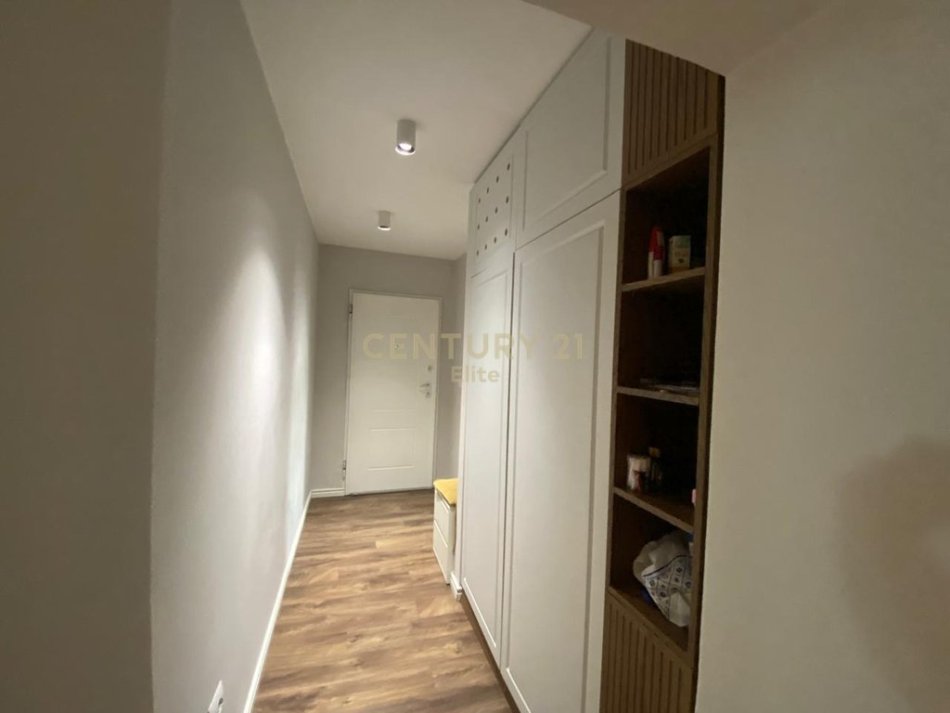 Tirane, shitet apartament 3+1+Aneks+Ballkon Kati 4, 130 m² 240.000 € (Rrugen Muhamet Gjollesha prane shkolles Sabaudin Gabrani.)