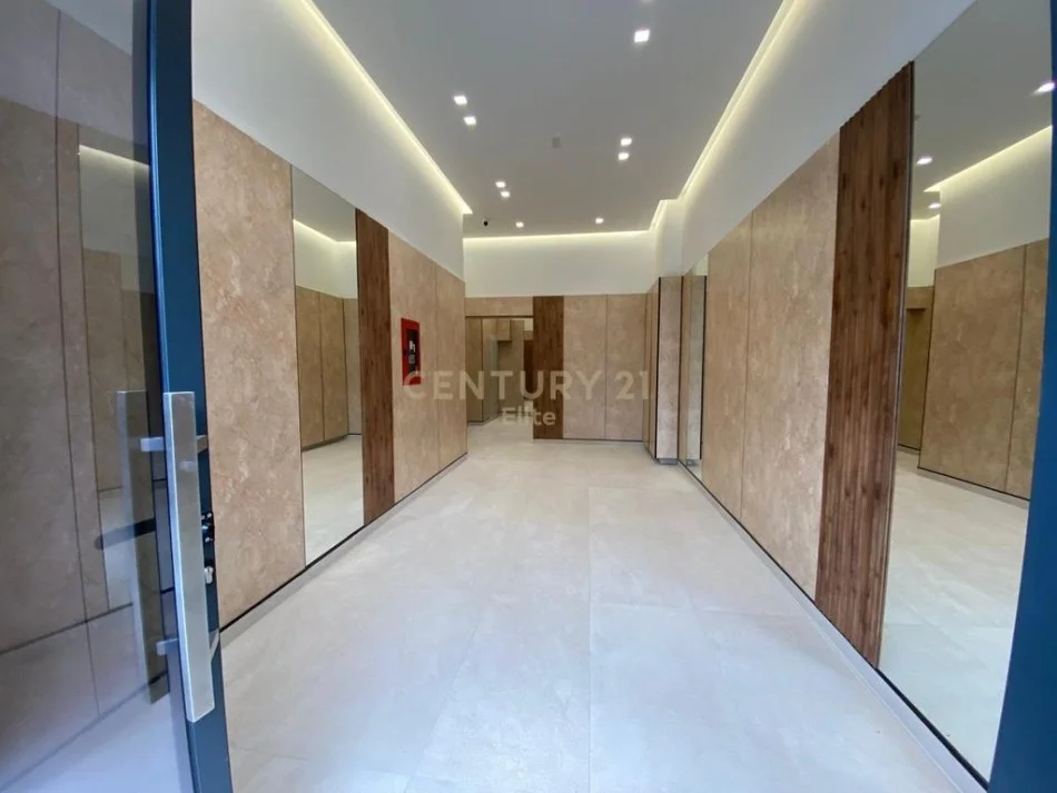 Tirane, shitet apartament 2+1 Kati 2, 111 m² 279.000 €