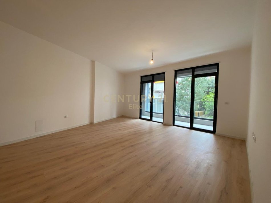 Tirane, shitet apartament 2+1+Aneks+Ballkon Kati 2, 130 m² 278.000 € (Garden Residence by Salillari, Kopshti Zoologjik)