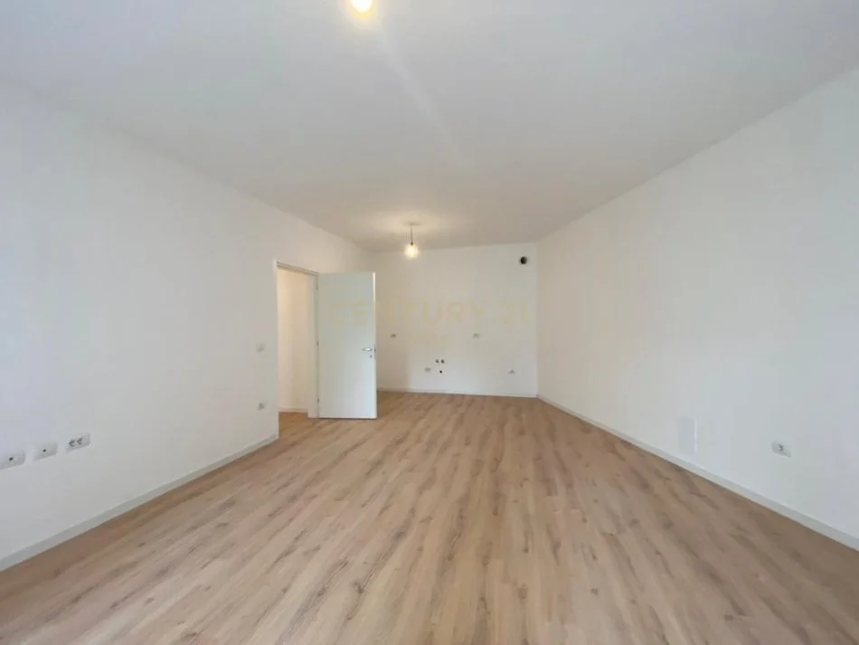 Tirane, shes apartament 2+1+2 , 130 m² 285.000 € (Kopshti Botanik Zoologjik)