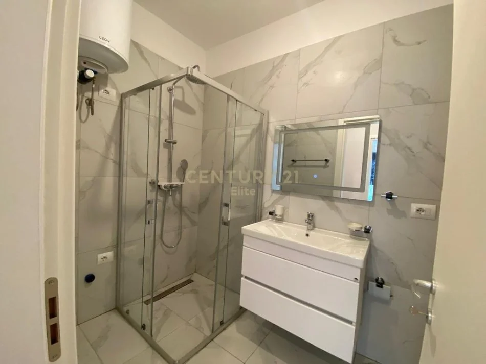 Tirane, shes apartament 2+1+2 , 130 m² 285.000 € (Kopshti Botanik Zoologjik)