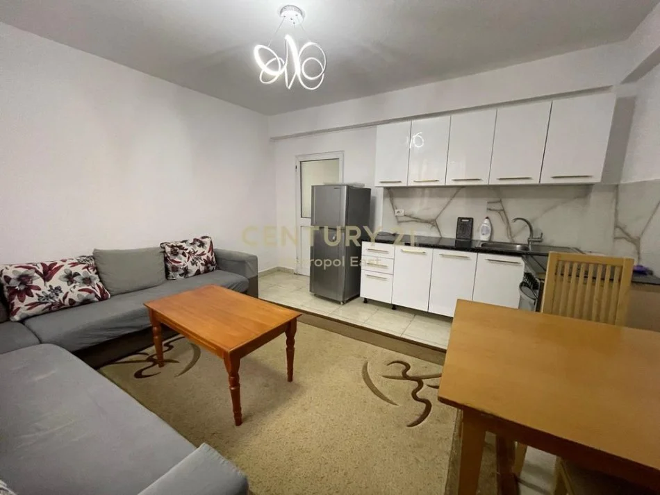 Tirane, jepet me qera apartament Kati 1, 65 m² 350 € 