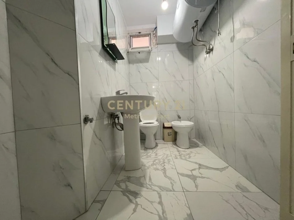 Tirane, jepet me qera apartament Kati 1, 65 m² 350 € 