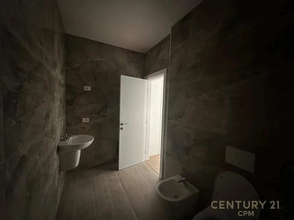 Tirane, shes apartament 3+1+2 , 149 m² 305.000 € (Kodra e Diellit)