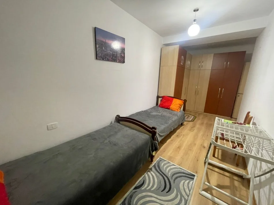 Tirane, jepet me qera apartament 2+1+Ballkon Kati 2, 80 m² 550 € (rruga pjetër budi)