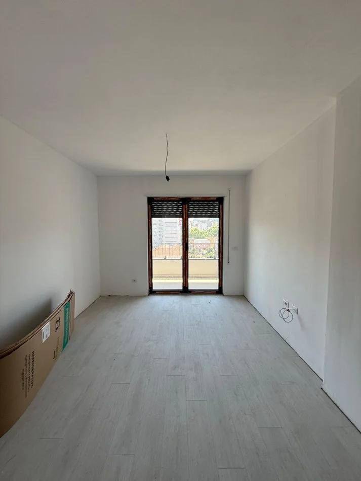 Tirane, jepet me qera apartament 2+1 Kati 7, 120 m² 600 € (rruga karl gega)