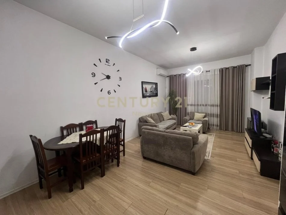 Tirane, jepet me qera 2+1+Ballkon Kati 1, 102 m² 450 € (Neom113006)