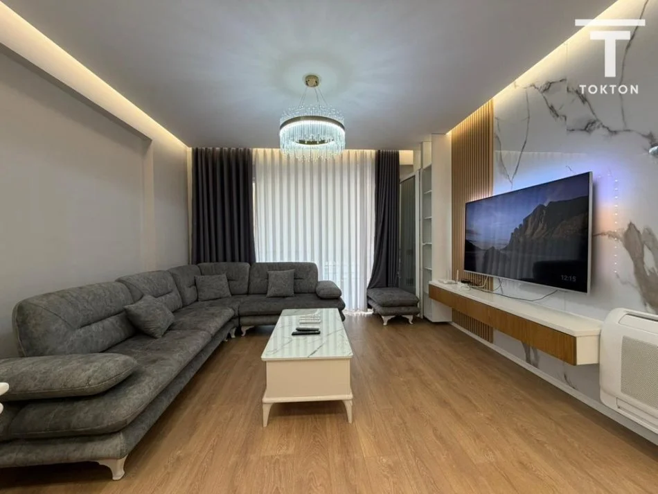 Tirane, jepet me qera apartament 2+1+Ballkon Kati 3, 105 m² 1.200 € (Rruga Hamdi Sina)