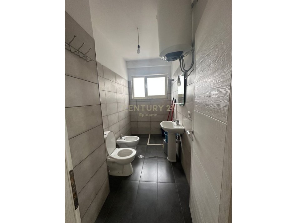 Tirane, shitet apartament 2+1 Kati 2, 74 m² 95.000 € (fresk)