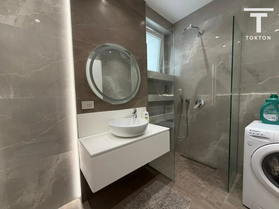 Tirane, jepet me qera apartament 2+1+Ballkon Kati 3, 105 m² 1.200 € (Rruga Hamdi Sina)