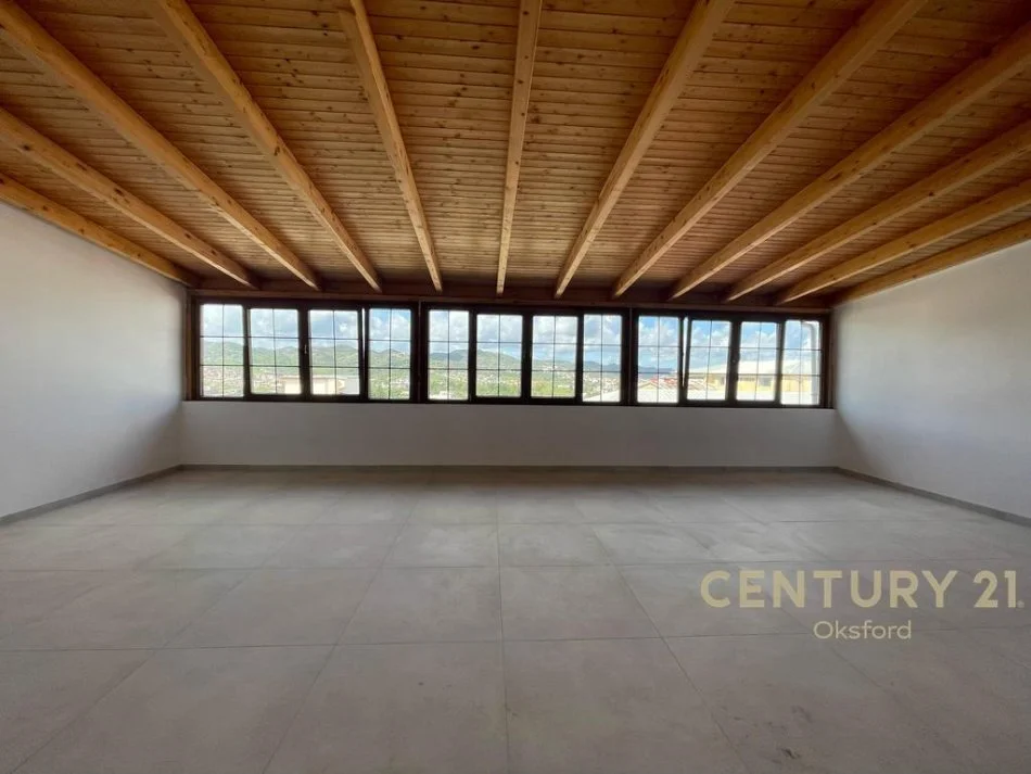 Tirane, jepet me qera ambjent biznesi Kati 2, 354 m² 1.500 € (Sauk)