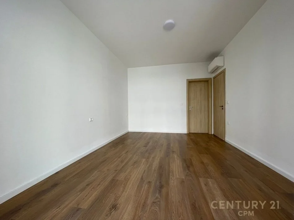Tirane, jepet me qera apartament 2+1+Ballkon Kati 1, 110 m² 900 € (Komuna e Parisit)