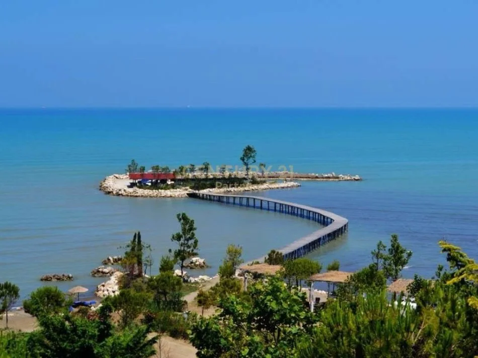 Durres, jepet me qera hotel , 3.000 m² (Golem)