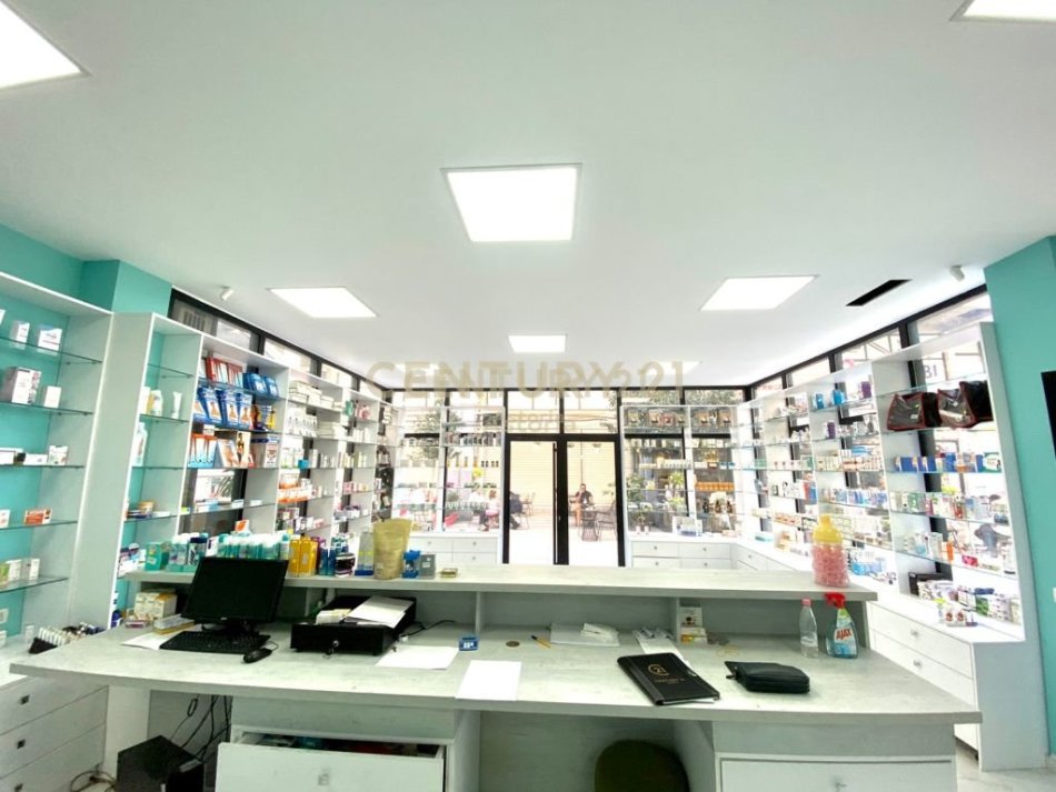 Tirane, jepet me qera ambjent biznesi Kati 0, 180 m² 1.000 € (laprake)