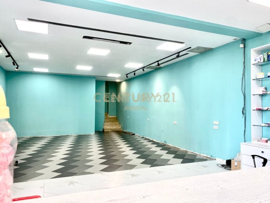 Tirane, jepet me qera ambjent biznesi Kati 0, 180 m² 1.000 € (laprake)