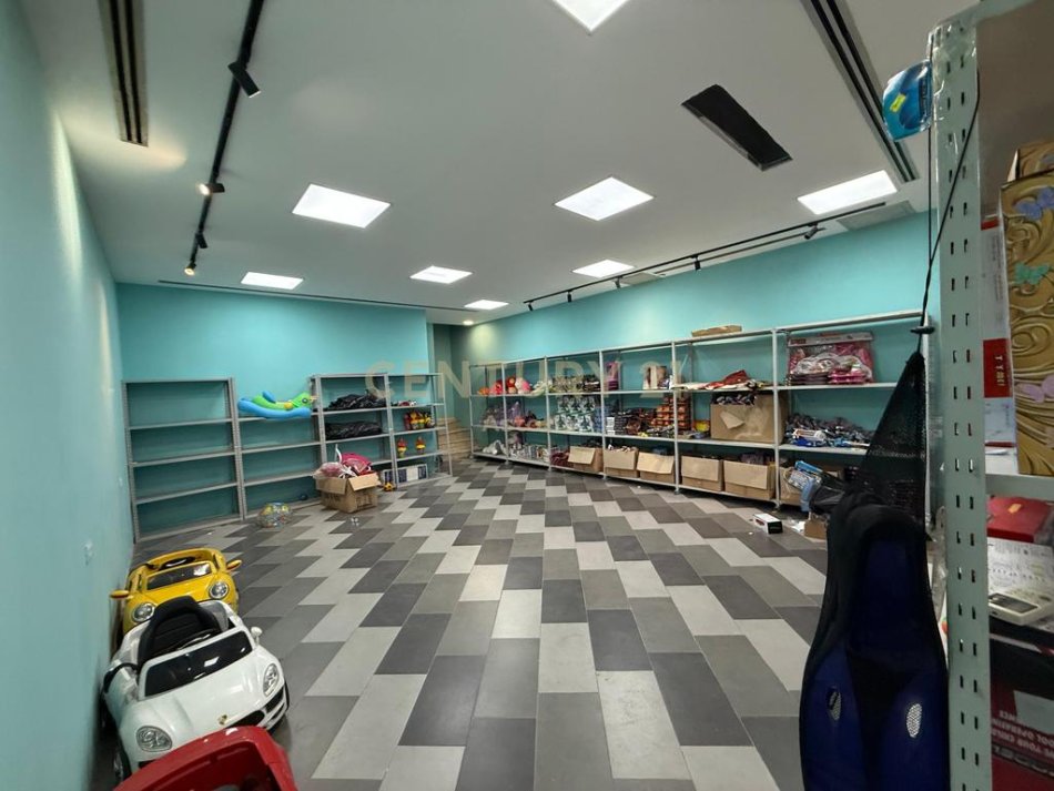 Tirane, jepet me qera ambjent biznesi Kati 0, 180 m² 1.000 € (laprake)