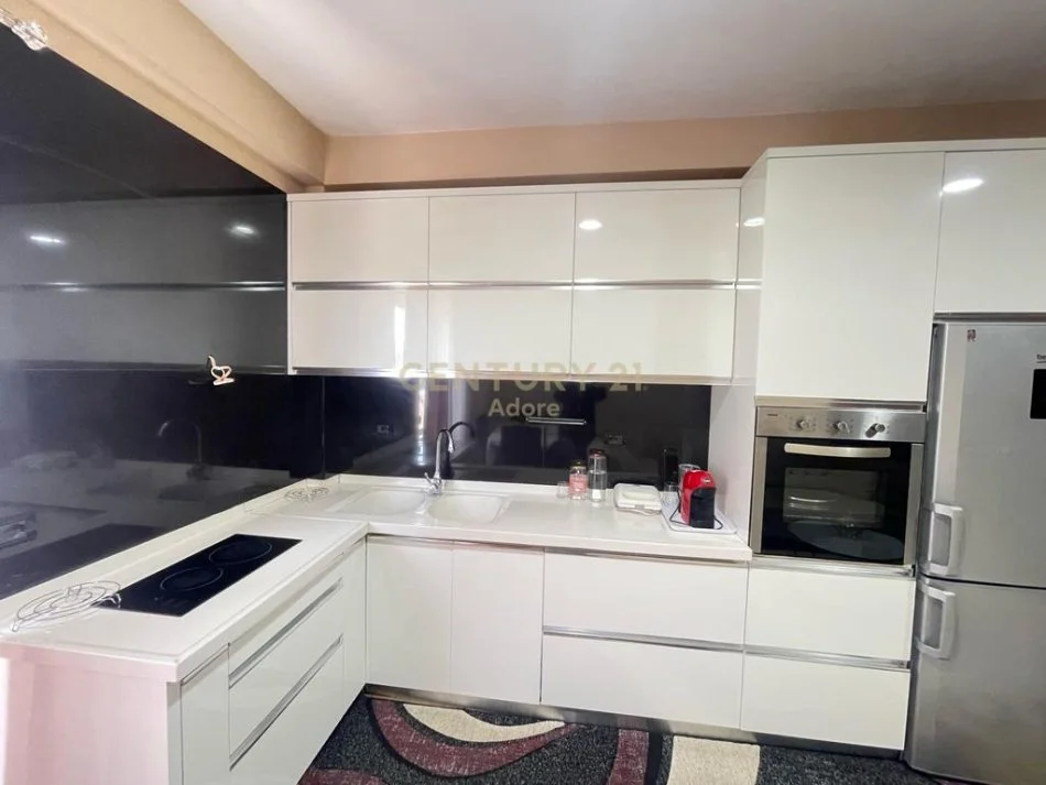 Tirane, shitet apartament Kati 4, 92 m² 132.000 € 