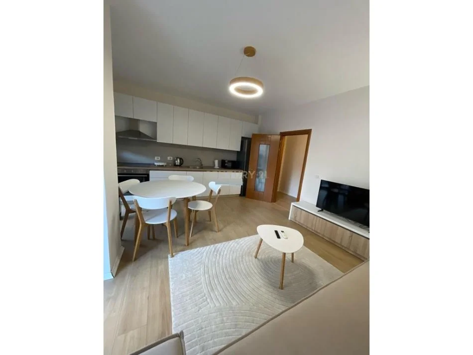 Tirane, jepet me qera apartament 1+1 Kati 5, 60 m² 800 € (Prane Sheshit Skënderbej)