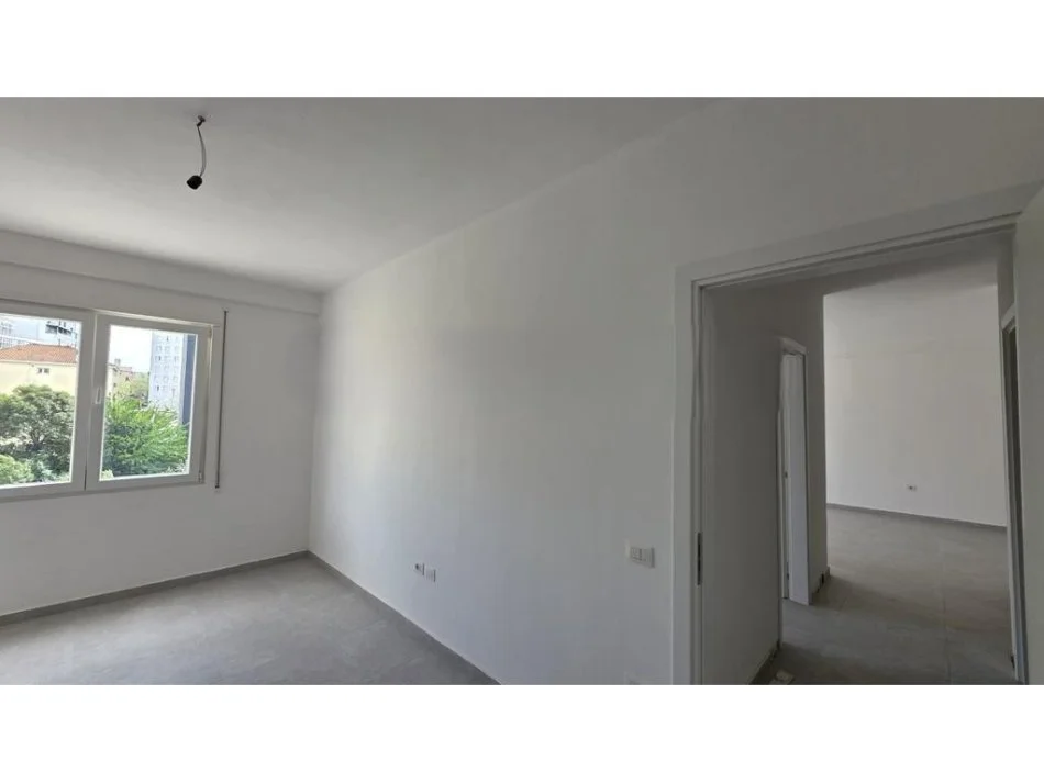 Tirane, jap me qera apartament 2+1+Ballkon Kati 1, 83 m² 550 € 