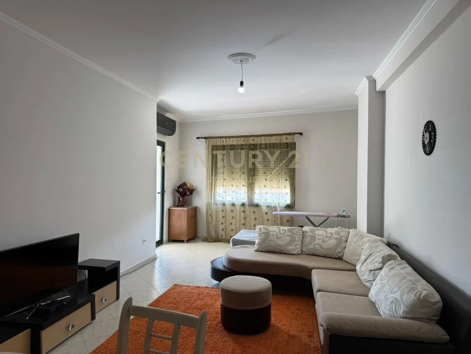 Tirane, jepet me qera apartament 1+1 Kati 4, 70 m² 400 € (Misto Mame)
