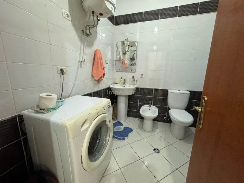 Tirane, jepet me qera apartament 1+1 Kati 4, 70 m² 400 € (Misto Mame)