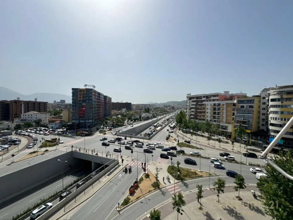 Tirane, shes ambjent biznesi , 326 m² 880.000 € (Astiri)