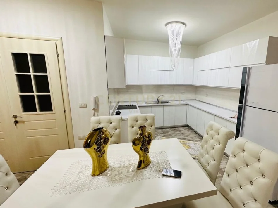 Shkoder, shitet apartament 3+1 Kati 4, 150 m² 130.000 € (Rus)