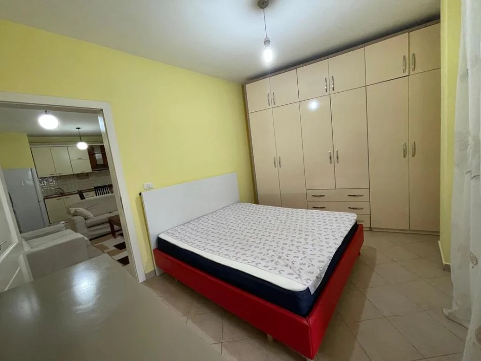 Tirane, jepet me qera apartament 1+1+Ballkon Kati 4, 73 m² 450 € (don bosko)
