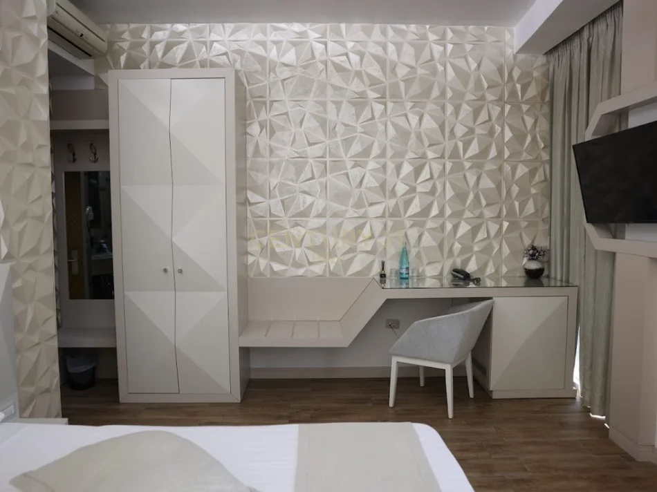 Tirane, shitet hotel Kati 8, 2.400 m² 5.500.000 € (Rruga e Elbasanit)
