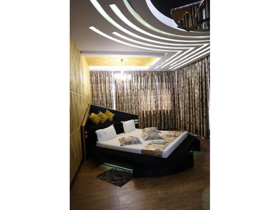 Tirane, shitet hotel Kati 8, 2.400 m² 5.500.000 € (Rruga e Elbasanit)
