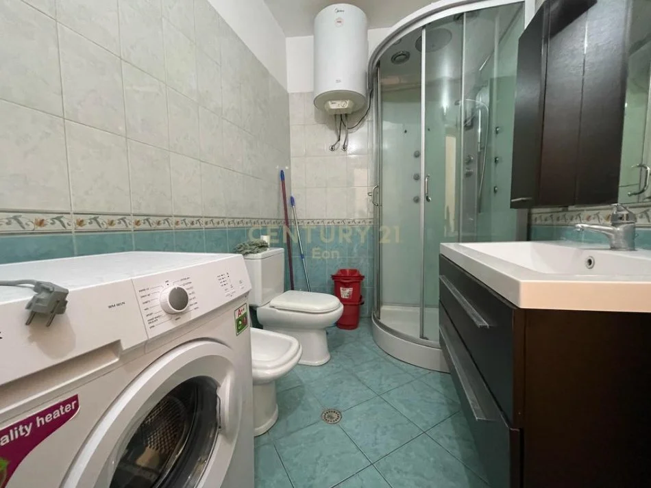 Durres, jepet me qera 1+1 , 77 m² 450 € (Vila Zogut)