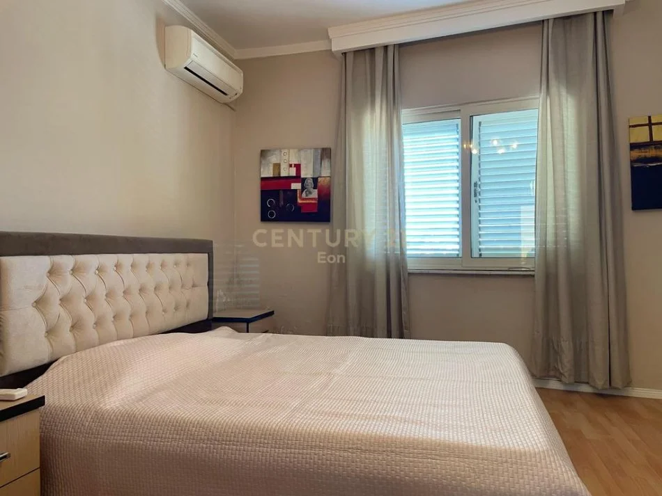 Durres, jepet me qera 1+1 , 77 m² 450 € (Vila Zogut)