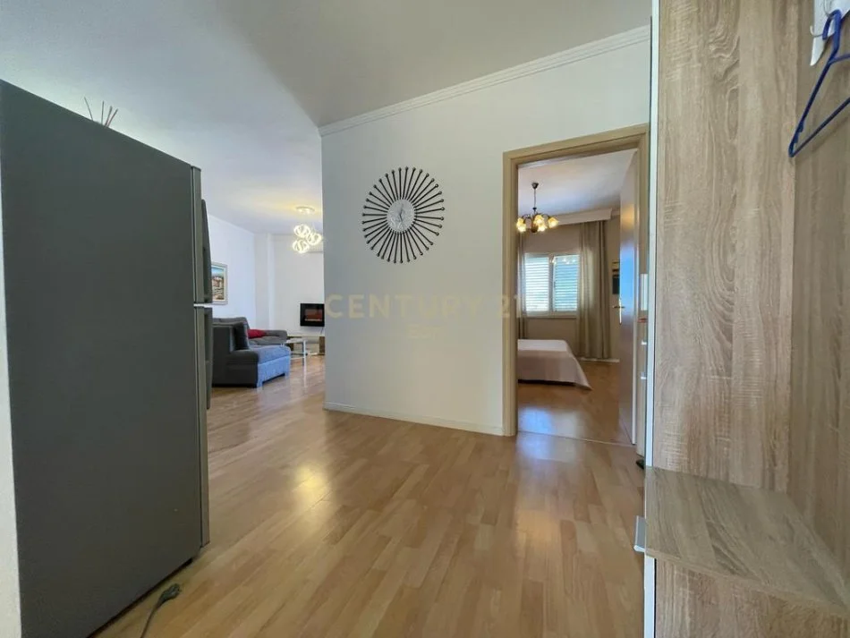 Durres, jepet me qera 1+1 , 77 m² 450 € (Vila Zogut)