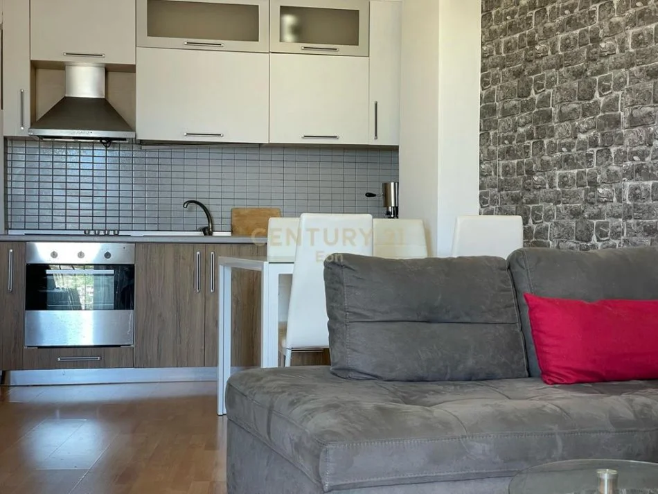 Durres, jepet me qera 1+1 , 77 m² 450 € (Vila Zogut)