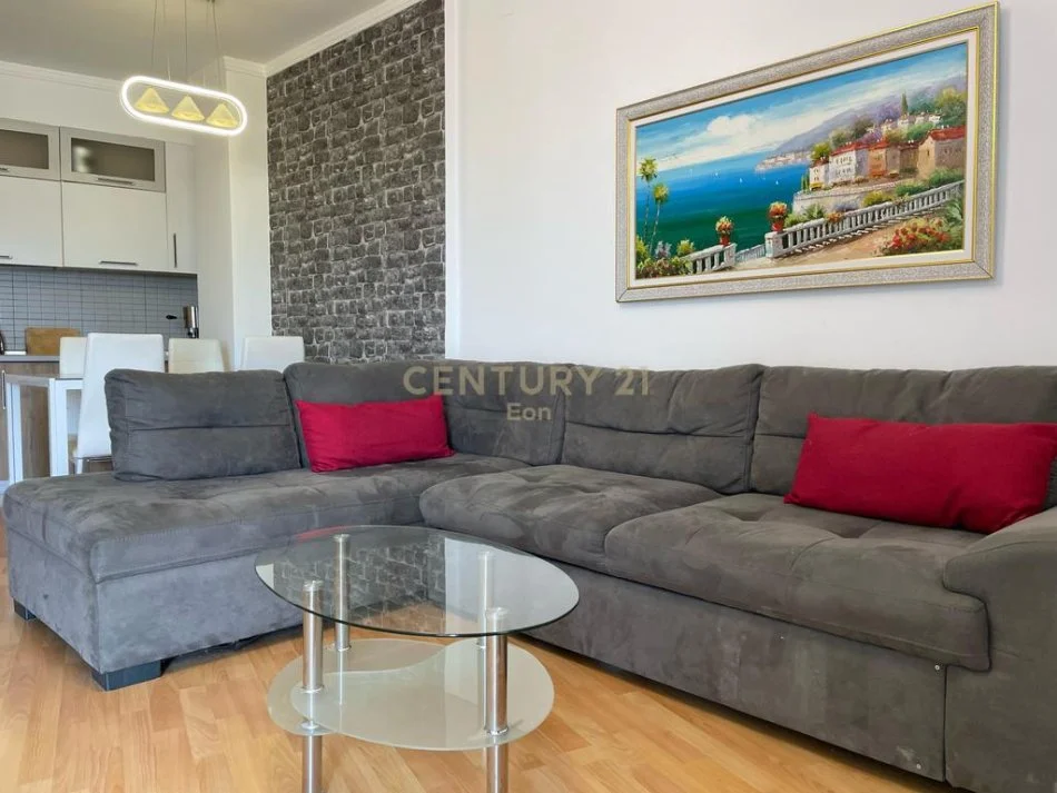 Durres, jepet me qera 1+1 , 77 m² 450 € (Vila Zogut)