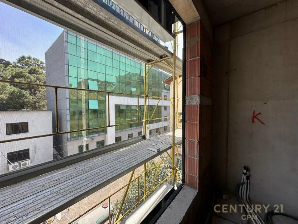 Tirane, shitet apartament Kati 3, 213.000 m² 213.000 € 