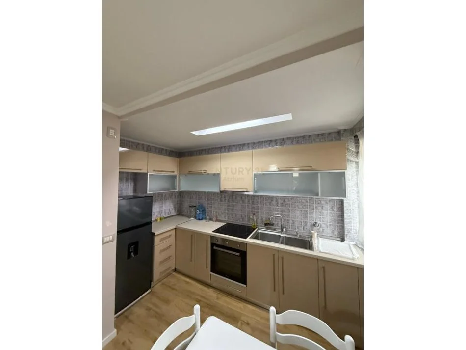 Tirane, jepet me qera apartament 2+1 Kati 2, 76 m² 500 € (Brryli)