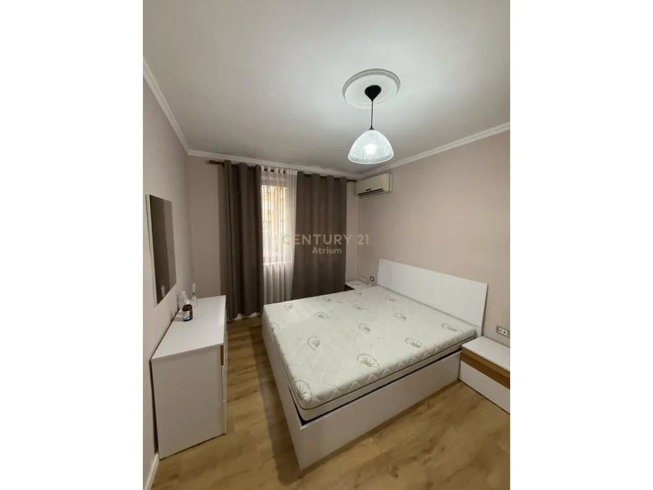 Tirane, jepet me qera apartament 2+1 Kati 2, 76 m² 500 € (Brryli)