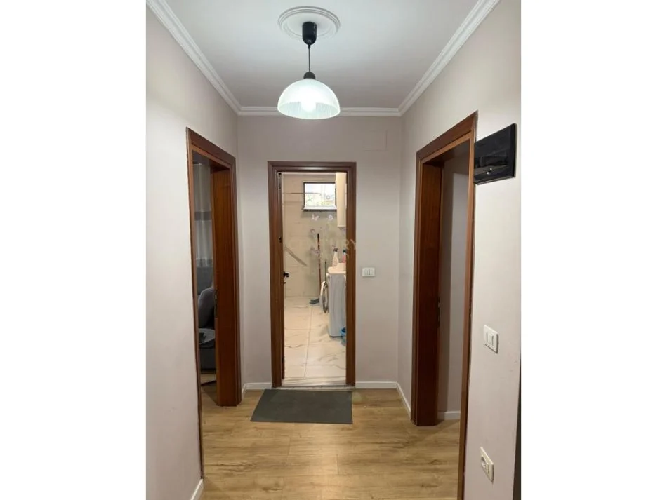 Tirane, jepet me qera apartament 2+1 Kati 2, 76 m² 500 € (Brryli)