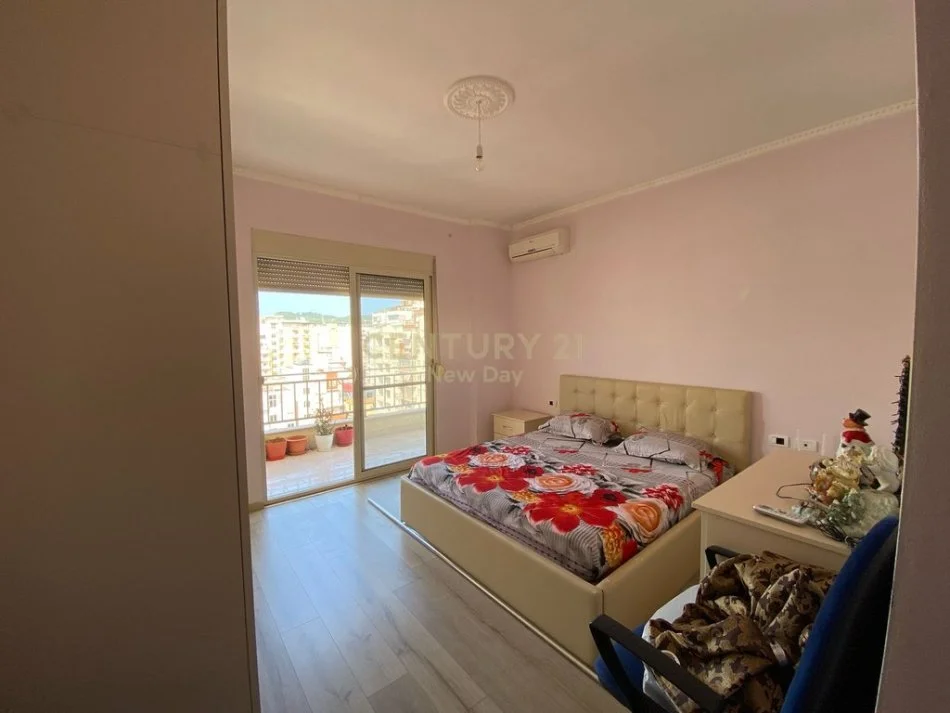 Durres, jepet me qera apartament 2+1+Ballkon , 115 m² 400 € (markata)