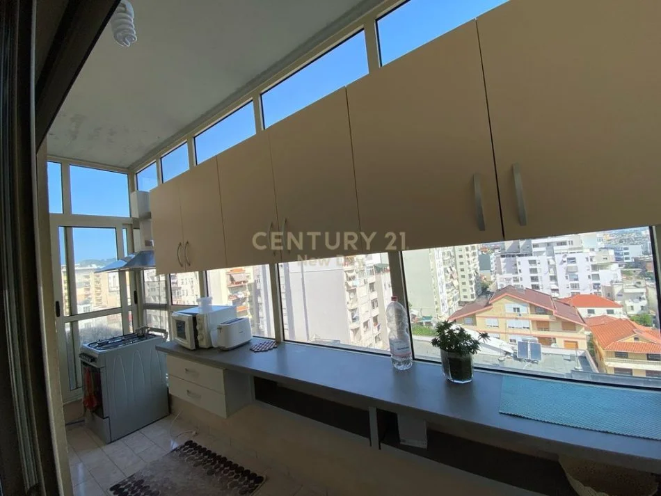 Durres, jepet me qera apartament 2+1+Ballkon , 115 m² 400 € (markata)