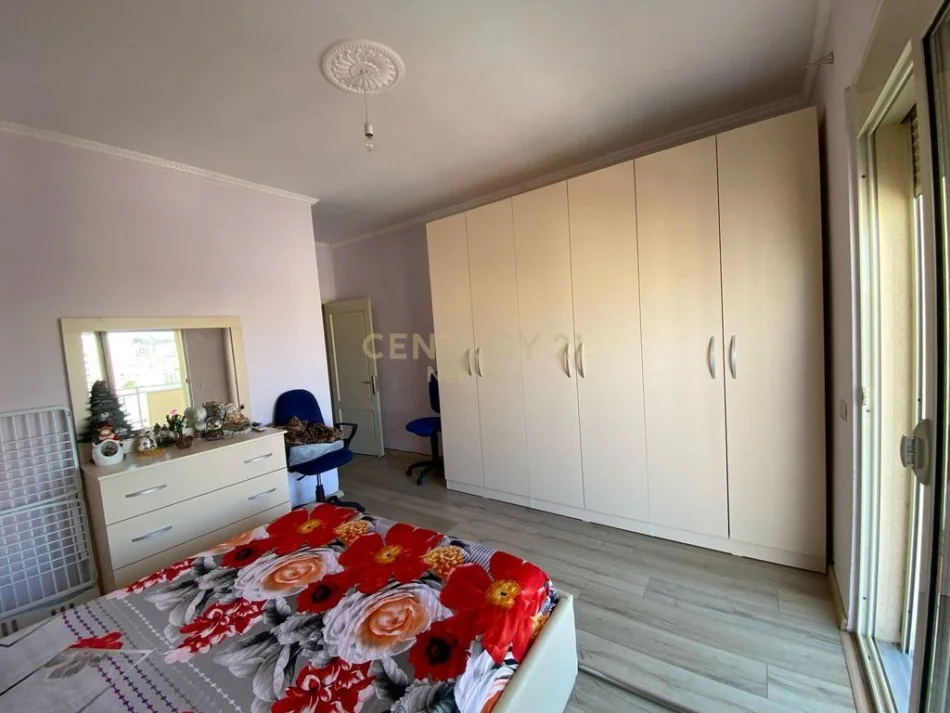 Durres, jepet me qera apartament 2+1+Ballkon , 115 m² 400 € (markata)
