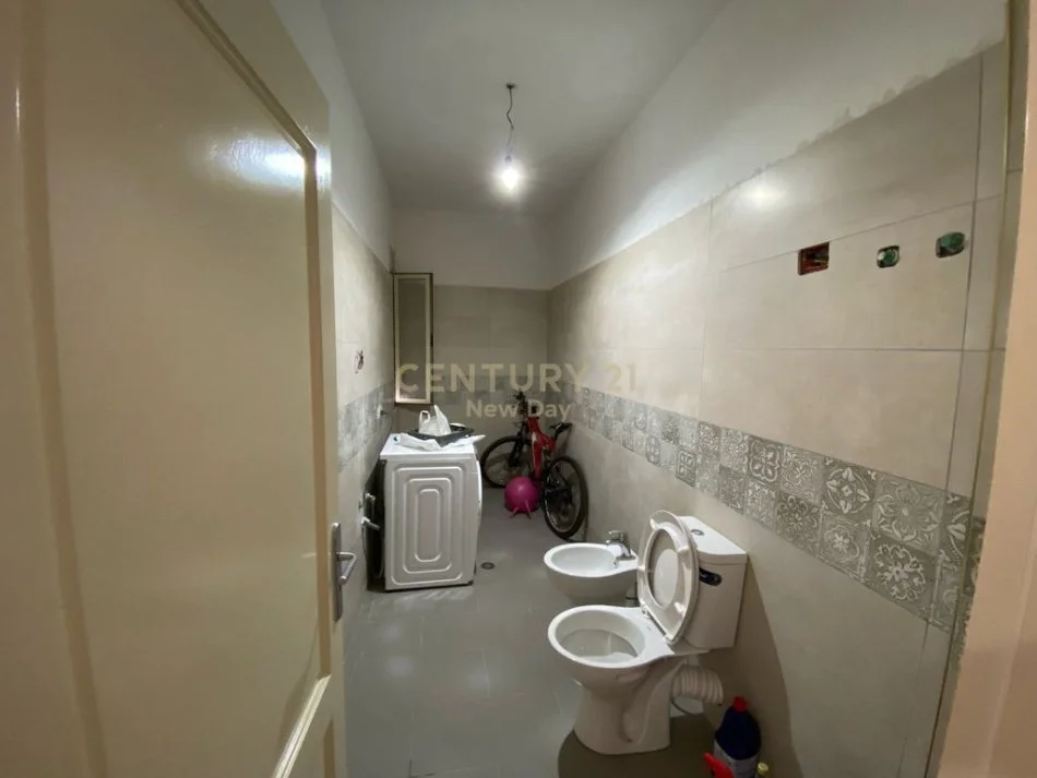 Durres, jepet me qera apartament 2+1+Ballkon , 115 m² 400 € (markata)