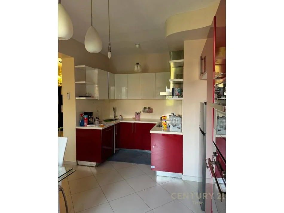Tirane, jap me qera apartament 2+1 , 85 m² 750 € (Komuna e Parisit)