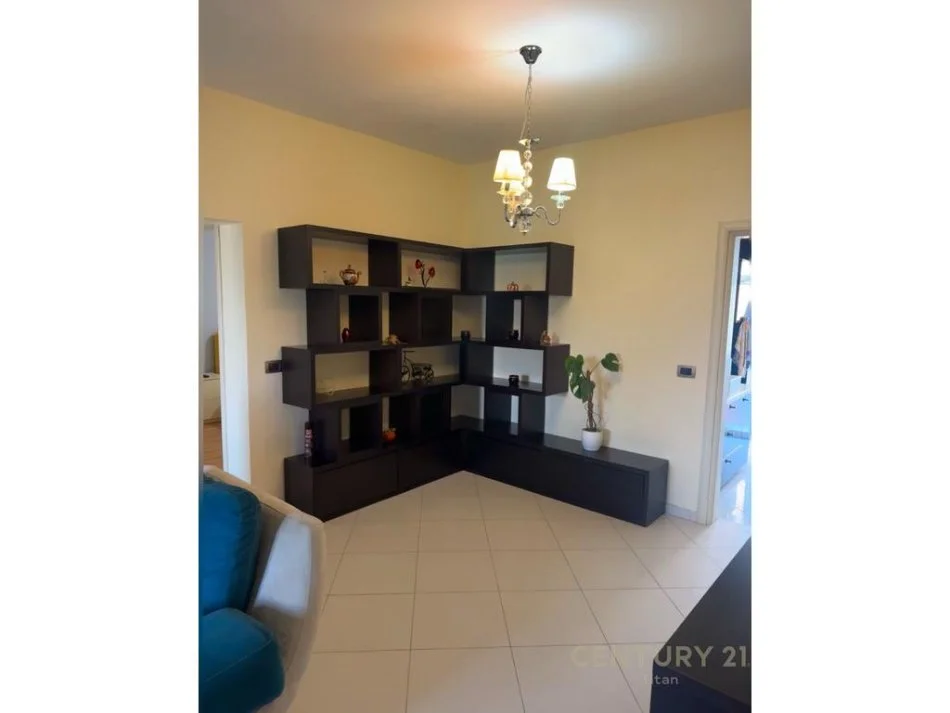 Tirane, jap me qera apartament 2+1 , 85 m² 750 € (Komuna e Parisit)