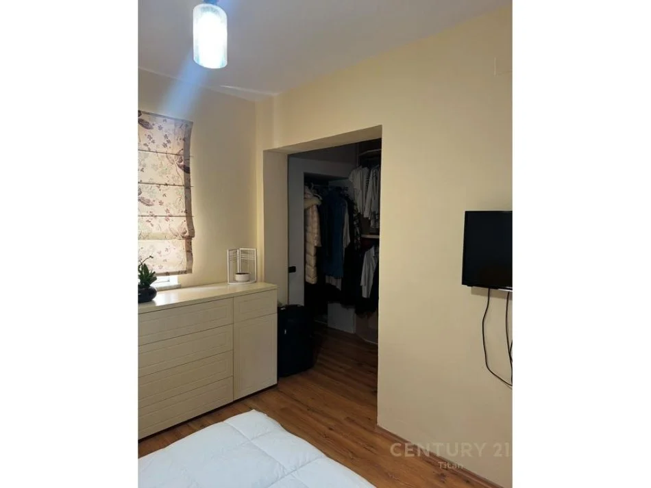 Tirane, jap me qera apartament 2+1 , 85 m² 750 € (Komuna e Parisit)