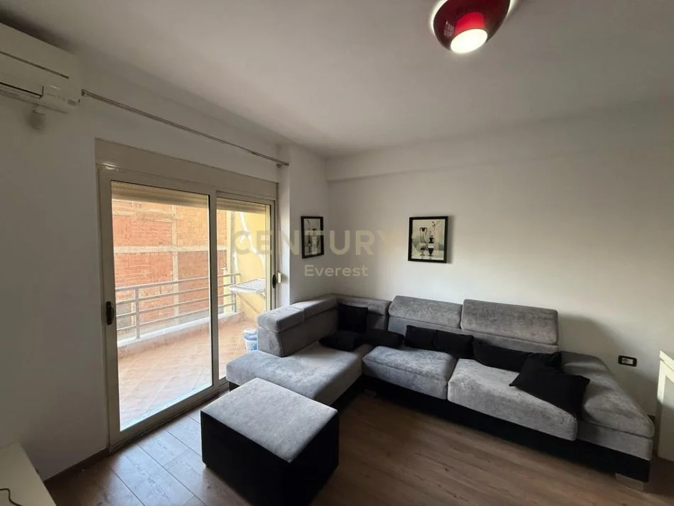 Tirane, jepet me qera apartament 2+1 Kati 1, 97 m² 500 € (ASTIR)