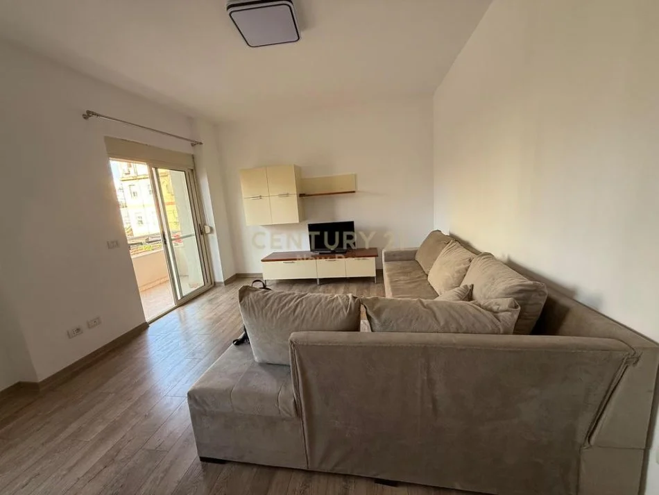 Durres, jepet me qera apartament 2+1+Ballkon Kati 2, 109 m² 450 € (rruga mujo ulqinako)