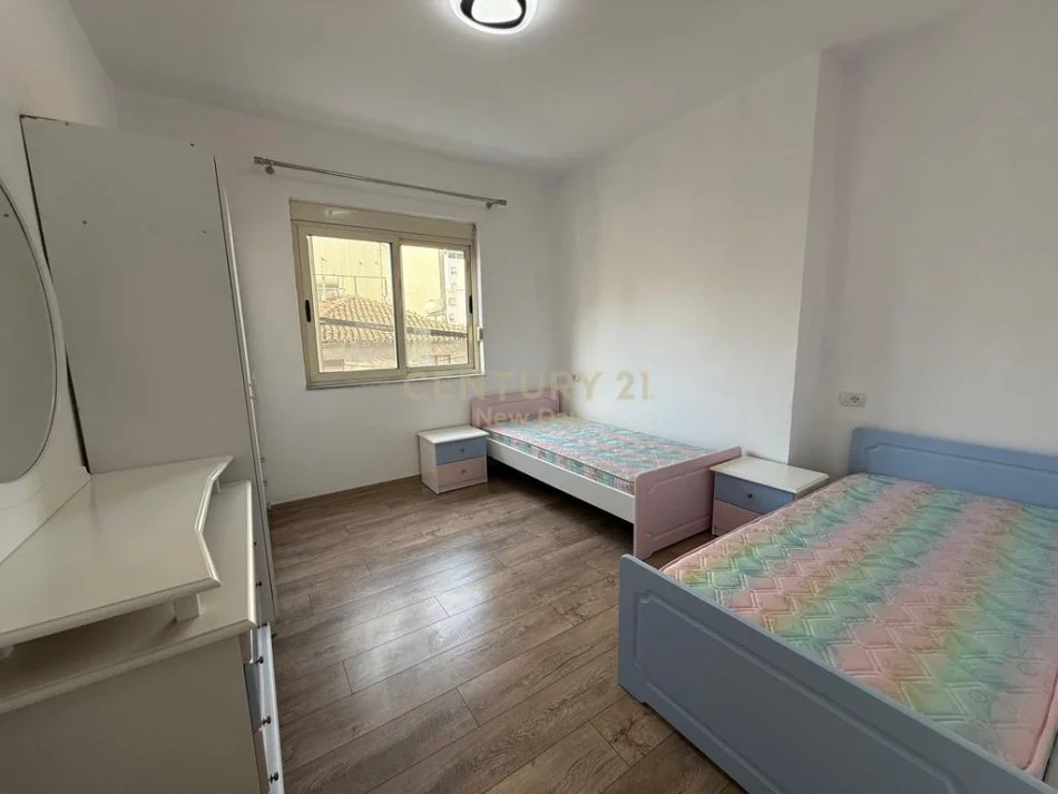 Durres, jepet me qera apartament 2+1+Ballkon Kati 2, 109 m² 450 € (rruga mujo ulqinako)